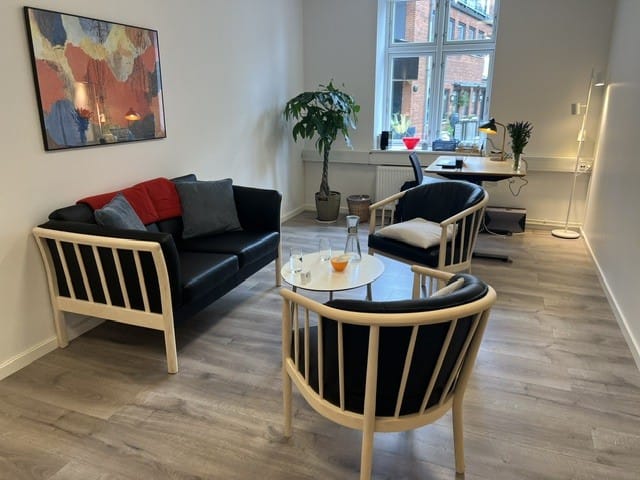 Klinik hos autoriseret psykolog Karin Jaspers i Helsingør med rolige og trygge rammer til terapi.